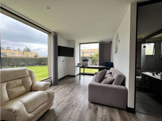 Casa de 3 alcobas en arriendo en Los Zipas, Cota, 244 m² · foto 13 de 24