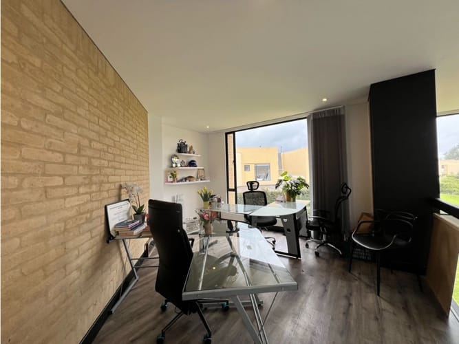 Casa de 3 alcobas en arriendo en Los Zipas, Cota, 244 m² · foto 17 de 24