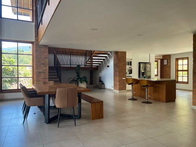 Casa de 3 alcobas en arriendo en Camino Verde, Envigado, 700 m² · foto 5 de 21