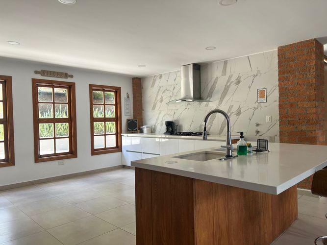 Casa de 3 alcobas en arriendo en Camino Verde, Envigado, 700 m² · foto 3 de 21