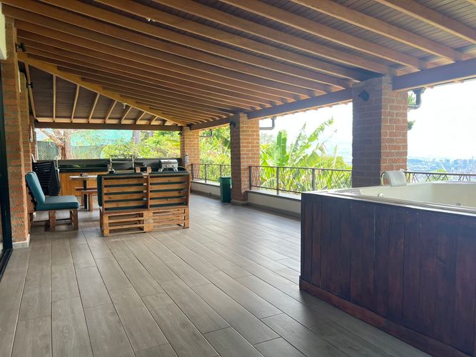 Casa de 3 alcobas en arriendo en Camino Verde, Envigado, 700 m² · foto 19 de 21