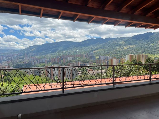 Casa de 3 alcobas en arriendo en Camino Verde, Envigado, 700 m² · foto 21 de 21