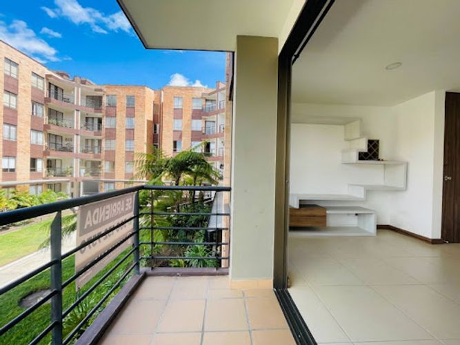 Apartamento de 2 alcobas en venta en La Ceja, 64 m² · foto 3 de 17