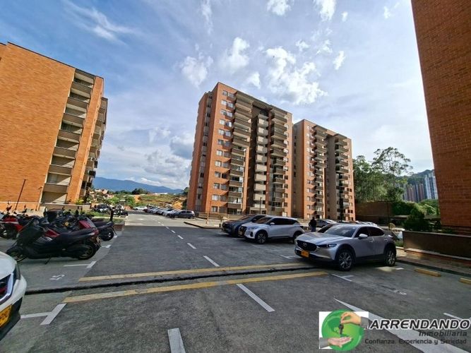 Casa de 3 alcobas en venta en La Mota, Medellín, 75 m² · foto 2 de 24