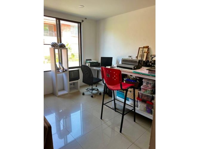 Casa de 4 alcobas en venta en El Castillo, Jamundí, 224 m² · foto 2 de 24