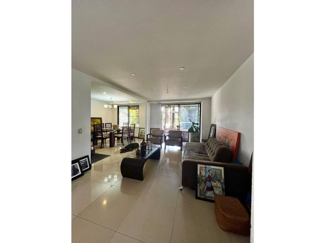 Casa de 4 alcobas en venta en El Castillo, Jamundí, 224 m² · foto 3 de 24