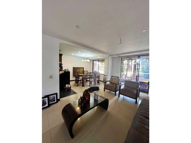 Casa de 4 alcobas en venta en El Castillo, Jamundí, 224 m² · foto 12 de 24