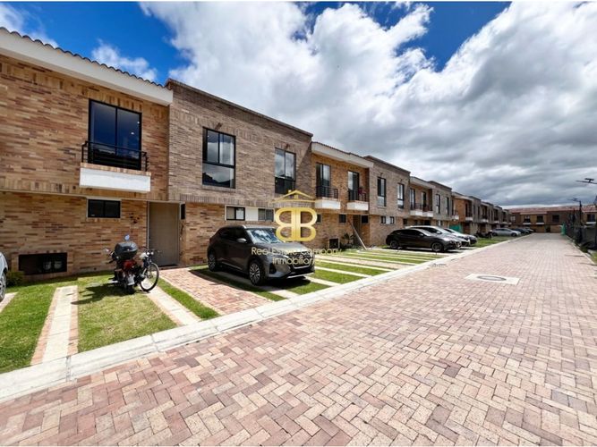 Casa de 3 alcobas en venta en Fonquetá, Chía, 128 m² · foto 2 de 23