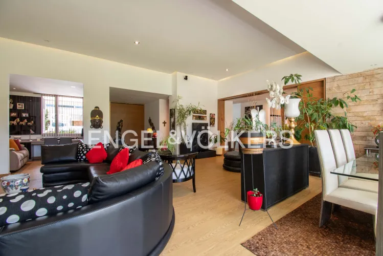 Casa de 3 alcobas en venta en Las Palmas, Envigado, 315 m² · foto 3 de 20