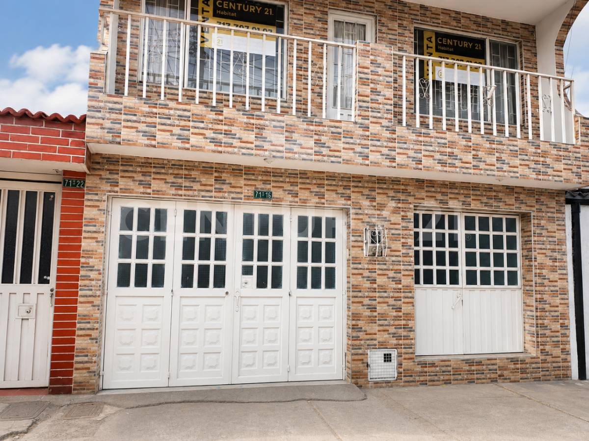 Casa en venta en Alamos, Bogotá · foto 2 de 22