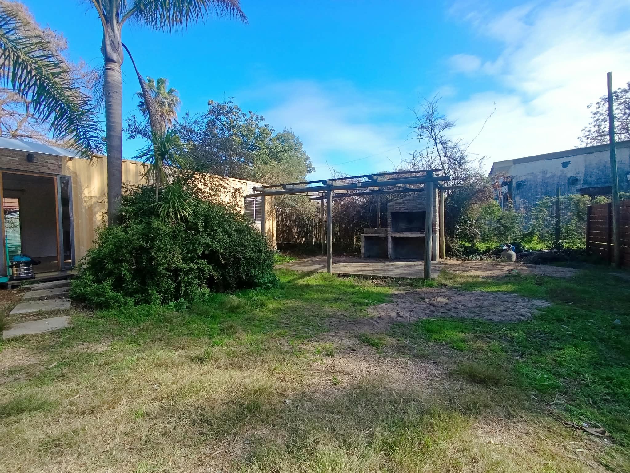 Residencia Modular Luminosa con Exposición Solar Óptima y Doble Cochera Privada