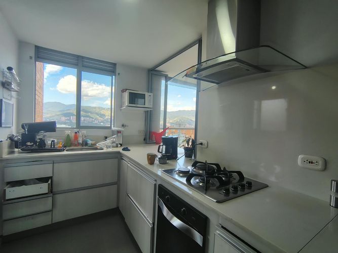 Apartamento de 3 alcobas en arriendo en El Poblado, Medellín, 102 m² · foto 5 de 15