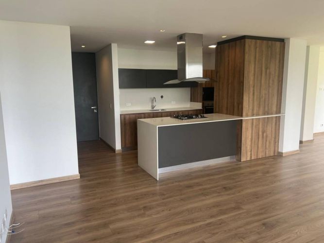 Apartamento de 3 alcobas en venta en San Lucas, Medellín, 147 m² · foto 3 de 24
