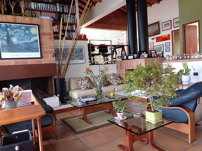 Casa de 5 alcobas en venta en Loma Del Chocho, Envigado, 590 m² · foto 2 de 20