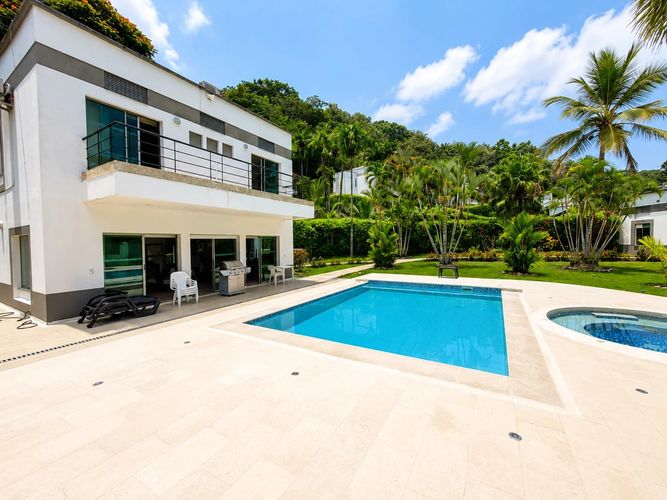 Casa de 5 alcobas en venta en Saman De La Rivera, Villavicencio, 1100 m² · foto 2 de 24