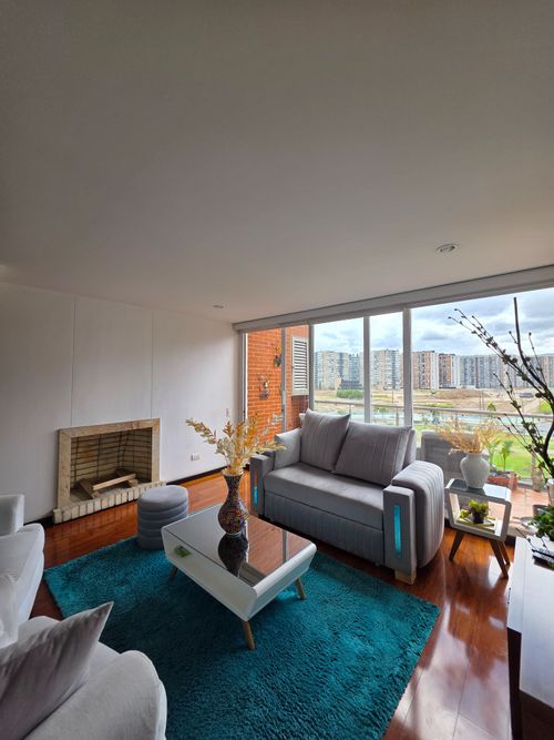 Apartamento de 3 alcobas en venta en La Felicidad, Bogotá, 147 m² · foto 2 de 24
