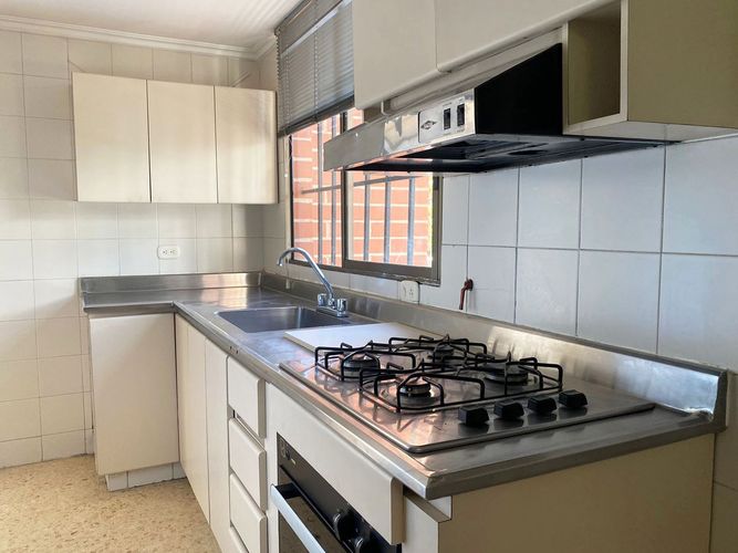 Apartamento de 3 alcobas en arriendo en El Poblado, Medellín, 125 m² · foto 4 de 15