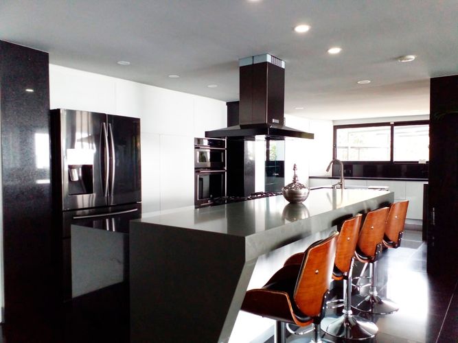 Casa de 4 alcobas en venta en Loma Del Chocho, Envigado, 560 m² · foto 3 de 20