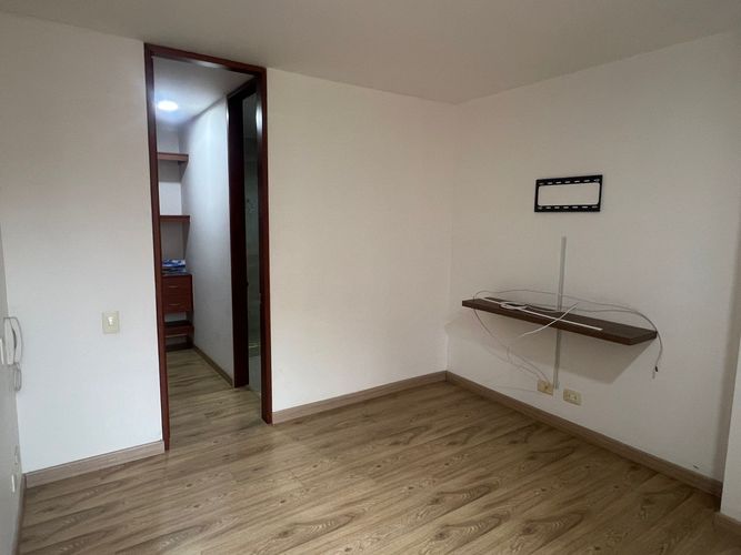 Apartamento de 3 alcobas en venta en La Felicidad, Bogotá, 70 m² · foto 3 de 24