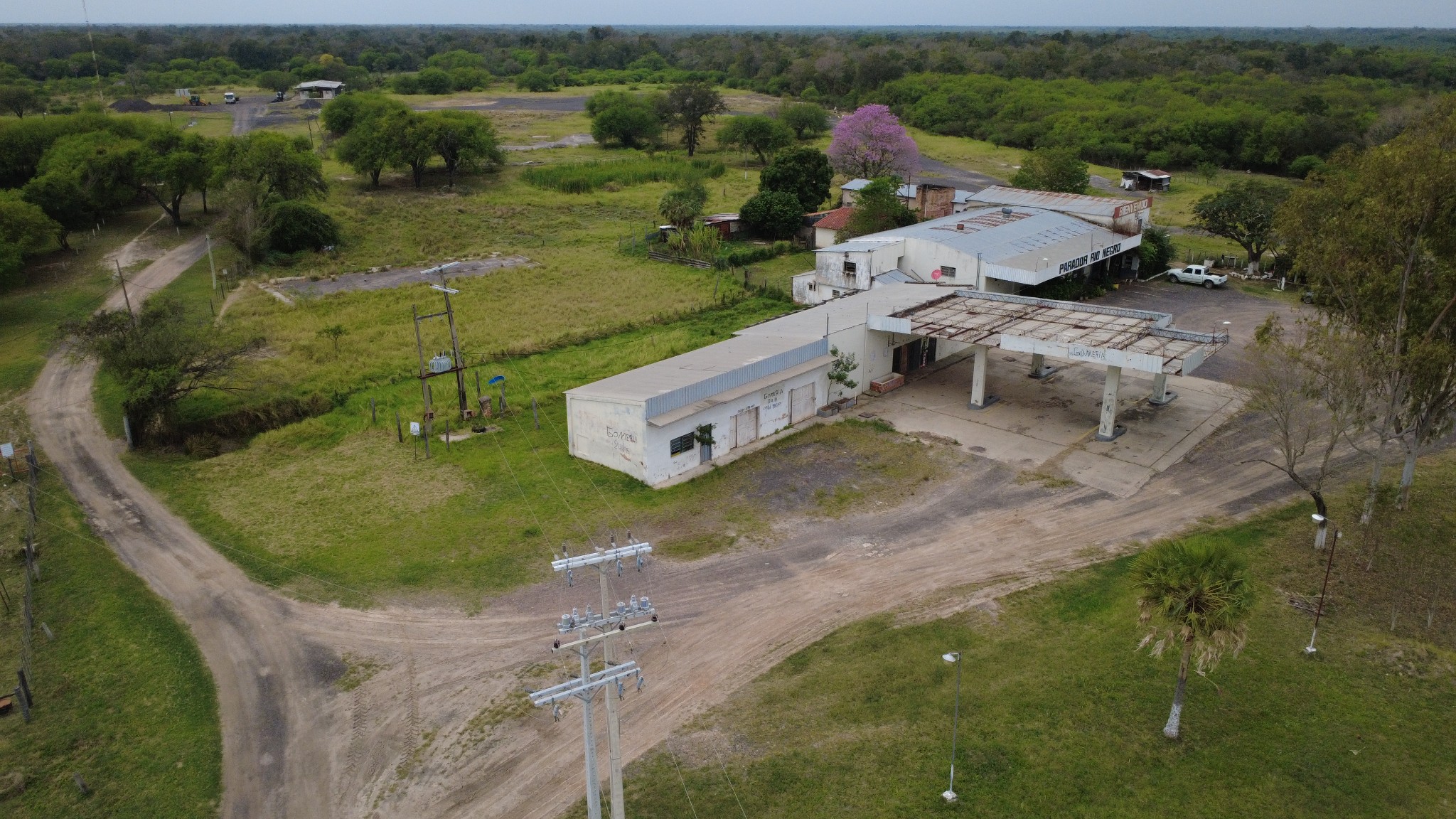 Oportunidad Comercial: 5 Hectáreas sobre Ruta PY09 con Hospedaje y Surtidor Libre - foto 3