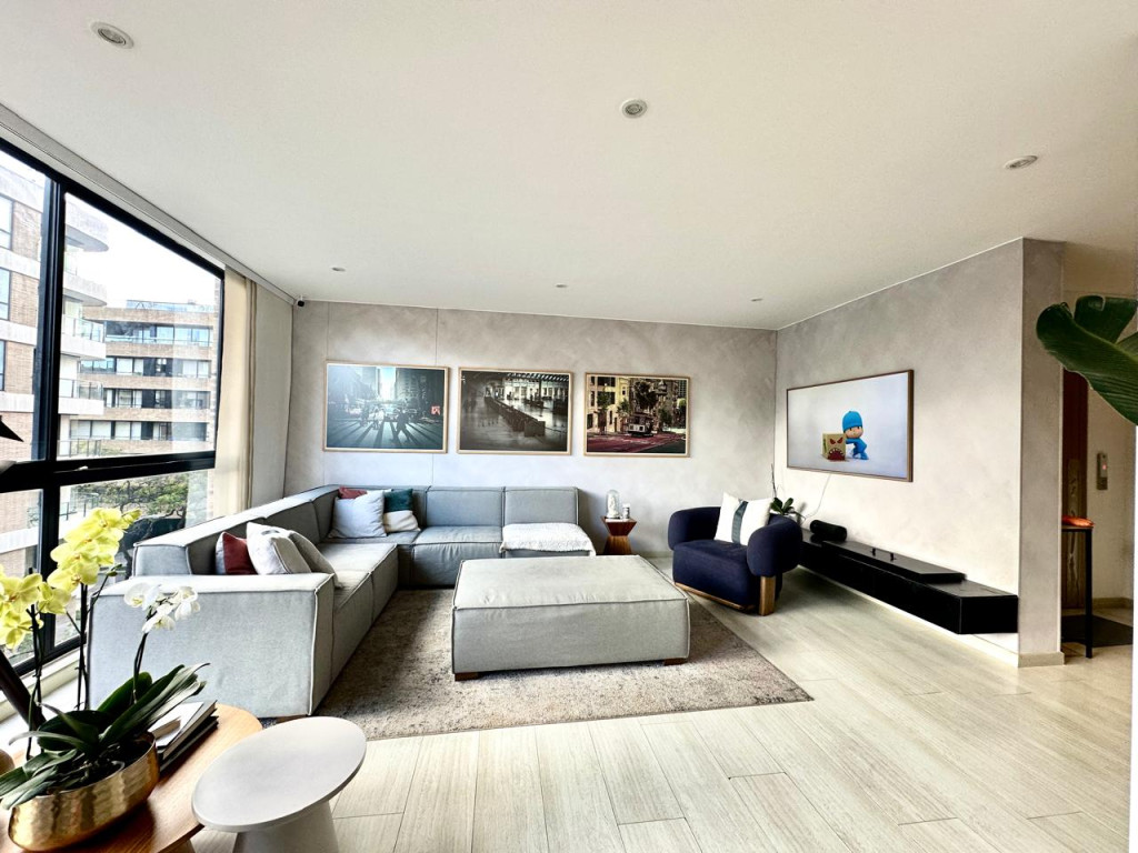Apartamento en venta en La Carolina, Bogotá · foto 2 de 17