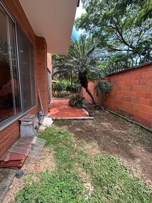 Casa de 5 alcobas en venta en El Castillo, Jamundí, 240 m² · foto 2 de 24