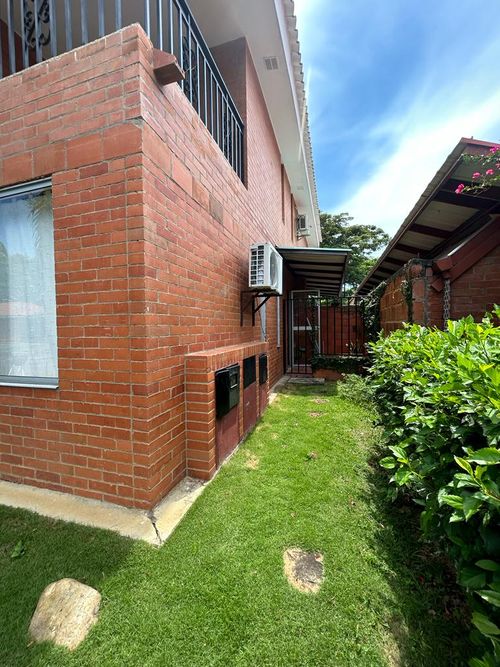 Casa de 5 alcobas en venta en El Castillo, Jamundí, 240 m² · foto 4 de 24