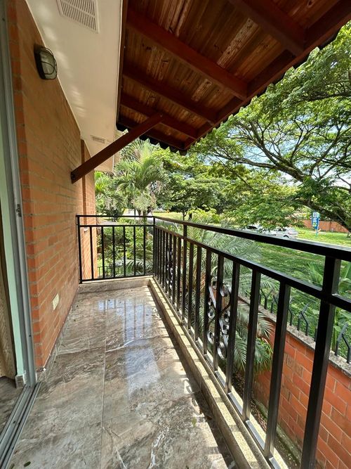 Casa de 5 alcobas en venta en El Castillo, Jamundí, 240 m² · foto 5 de 24