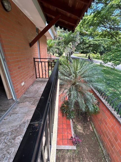 Casa de 5 alcobas en venta en El Castillo, Jamundí, 240 m² · foto 8 de 24