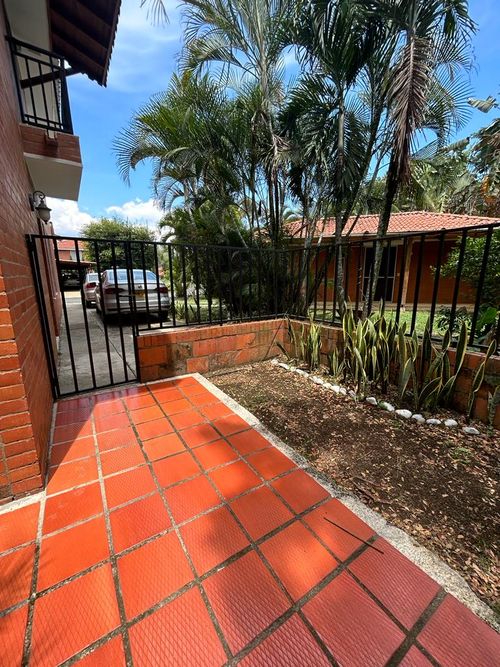 Casa de 5 alcobas en venta en El Castillo, Jamundí, 240 m² · foto 9 de 24