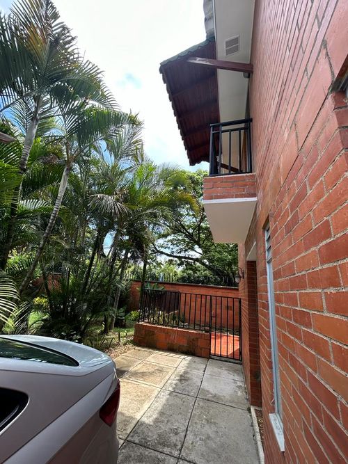 Casa de 5 alcobas en venta en El Castillo, Jamundí, 240 m² · foto 13 de 24