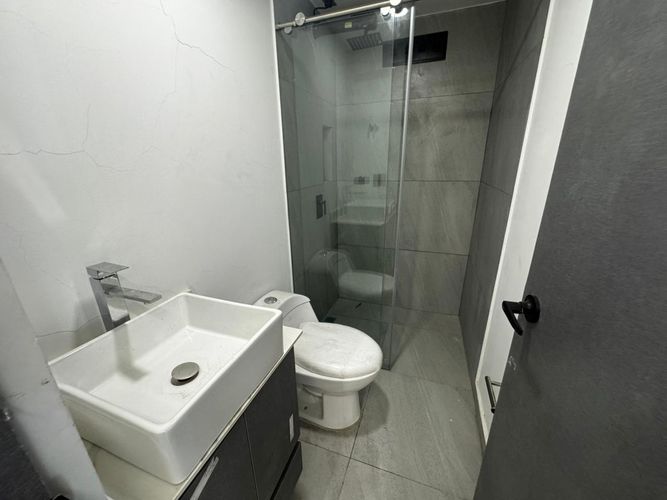 Local en arriendo en La Castellana, Medellín, 26 m² · foto 4 de 4