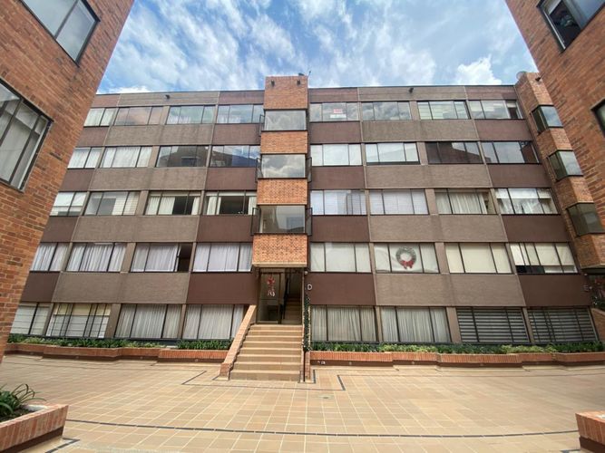 Apartamento de 2 alcobas en venta en Bella Suiza, Bogotá, 64 m² · foto 2 de 23