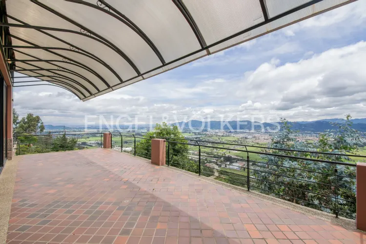 Casa de 4 alcobas en venta en Yerbabuena, Chía, 482 m² · foto 3 de 16