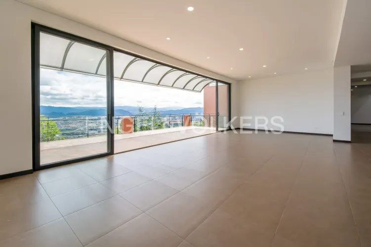 Casa de 4 alcobas en venta en Yerbabuena, Chía, 482 m² · foto 2 de 16