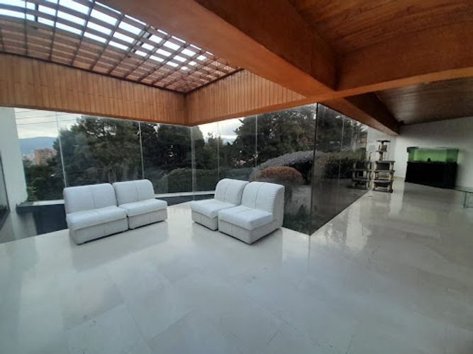 Casa de 4 alcobas en venta en Cerros De Suba, Bogotá, 400 m² · foto 2 de 24