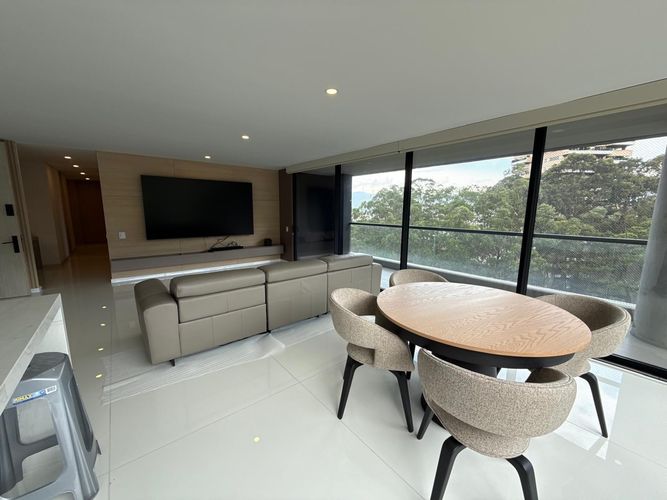 Apartamento de 2 alcobas en venta en El Poblado, Medellín, 139 m² · foto 8 de 11