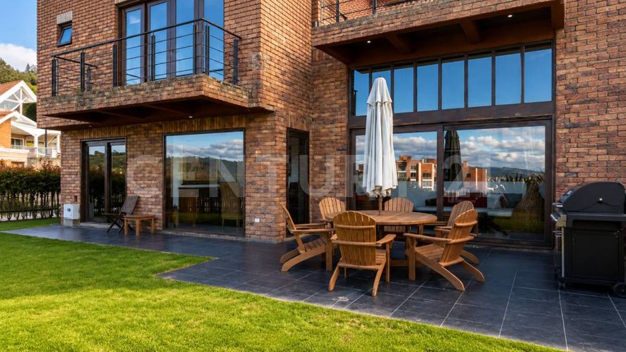 Casa de 3 alcobas en venta en San Jose De Bavaria, Bogotá, 350 m² · foto 3 de 21