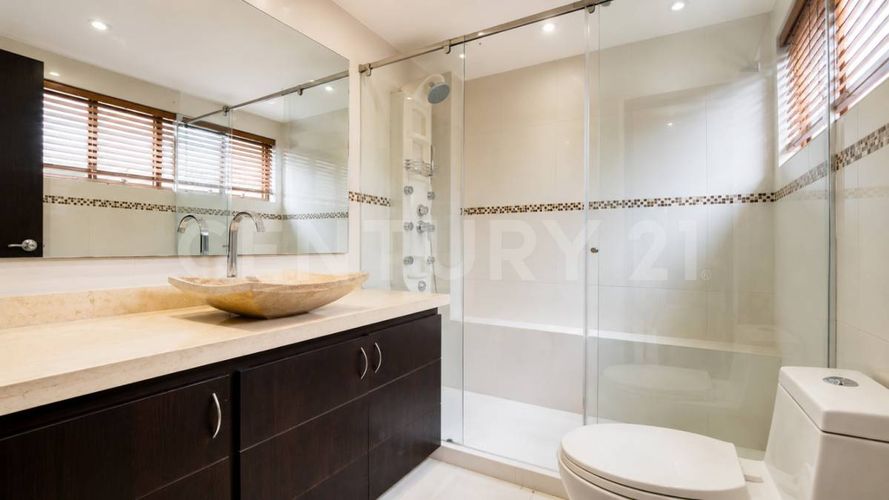 Casa de 3 alcobas en venta en San Jose De Bavaria, Bogotá, 350 m² · foto 14 de 21