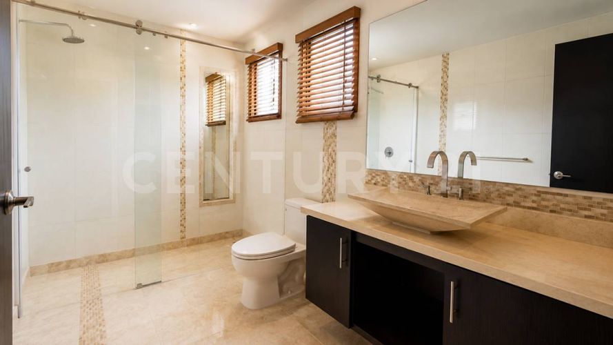Casa de 3 alcobas en venta en San Jose De Bavaria, Bogotá, 350 m² · foto 17 de 21