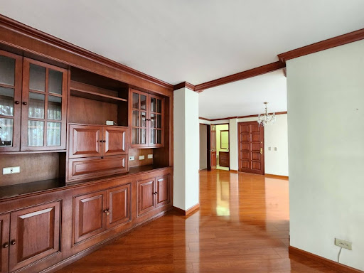 Apartamento en venta en Santa Barbara Central, Bogotá · foto 3 de 24