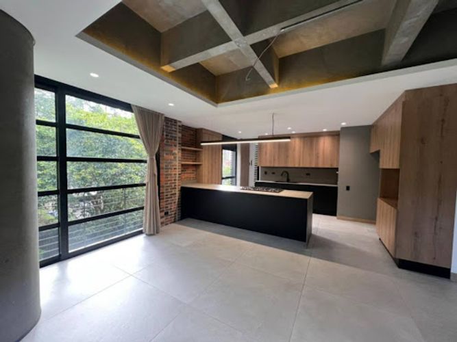 Apartamento de 2 alcobas en arriendo en Loma Del Campestre, Medellín, 204 m² · foto 2 de 24