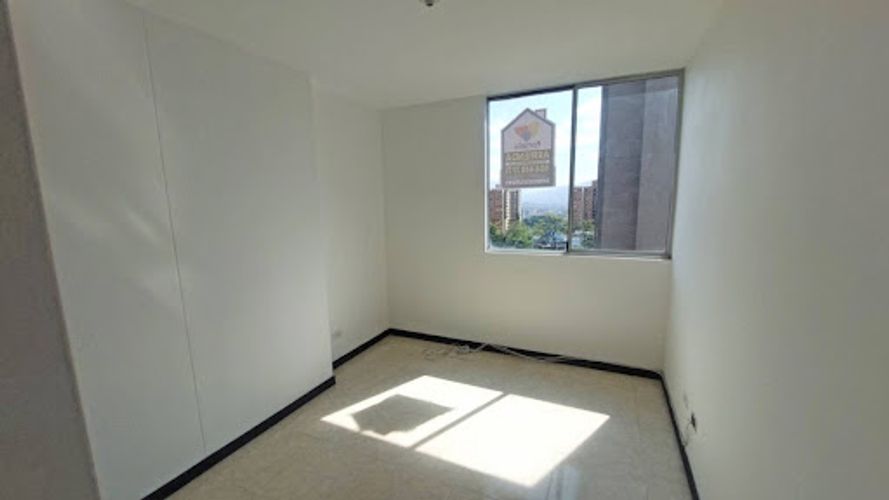 Apartamento de 3 alcobas en arriendo en Loma De Los Bernal, Medellín, 90 m² · foto 16 de 21