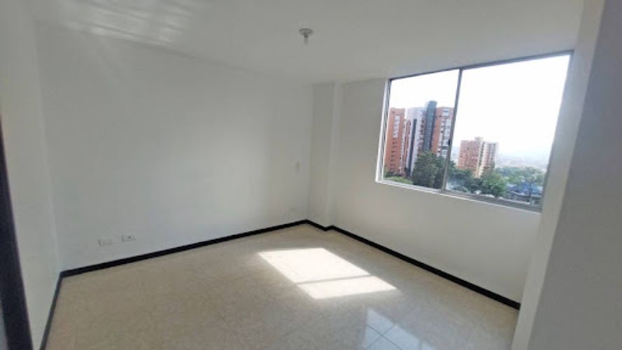 Apartamento de 3 alcobas en arriendo en Loma De Los Bernal, Medellín, 90 m² · foto 18 de 21