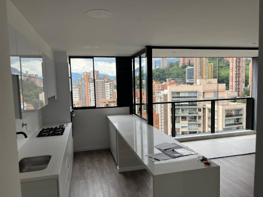 Apartamento en arriendo en Lalinde, Medellín · foto 2 de 13