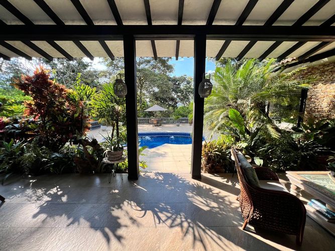 Casa de 3 alcobas en venta en Ciudad Jardin, Cali, 1136 m² · foto 6 de 14