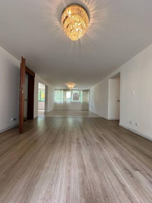 Apartamento en venta en La Aguacatala, Medellín · foto 4 de 17
