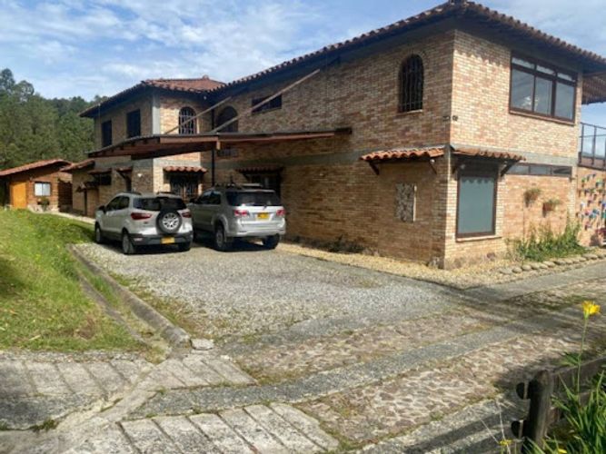 Apartamento de 6 alcobas en venta en Loma Del Escobero, Envigado, 500 m² · foto 3 de 24