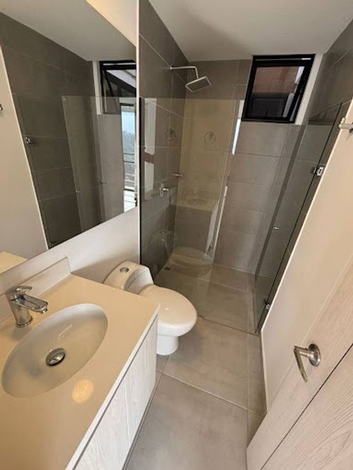 Apartamento de 2 alcobas en arriendo en Los Colores, Medellín, 80 m² · foto 3 de 10