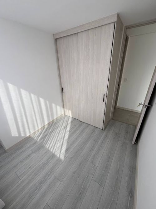 Apartamento de 2 alcobas en arriendo en Los Colores, Medellín, 80 m² · foto 4 de 10